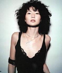 胸小的明星,盘点那些令人惊艳的‘小胸女神明星”