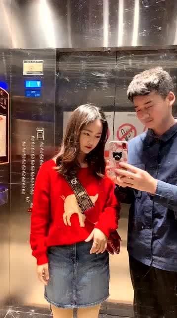 电屁舞视频,跟随网络爆笑视频一起摇摆