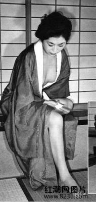 实拍日本女人切腹